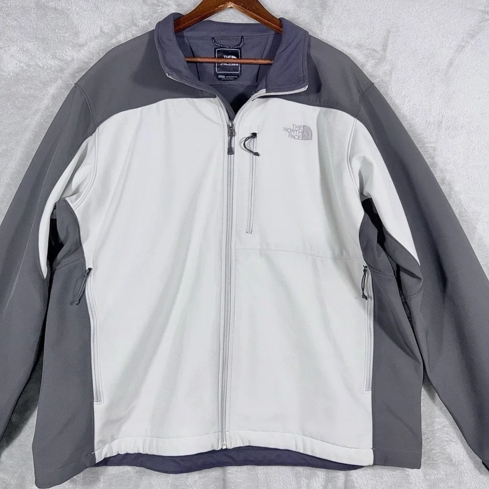 The North Face Men's Black & White Softshell Jacket Size XXL Hiking Outdoors